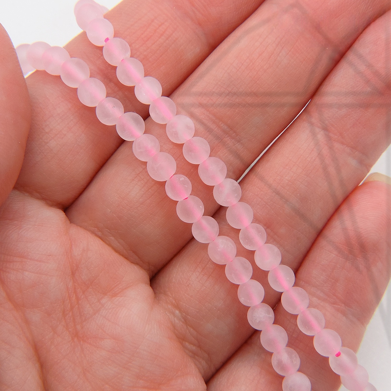 Кварц розовый круглый матовый 4 мм НИТЬ