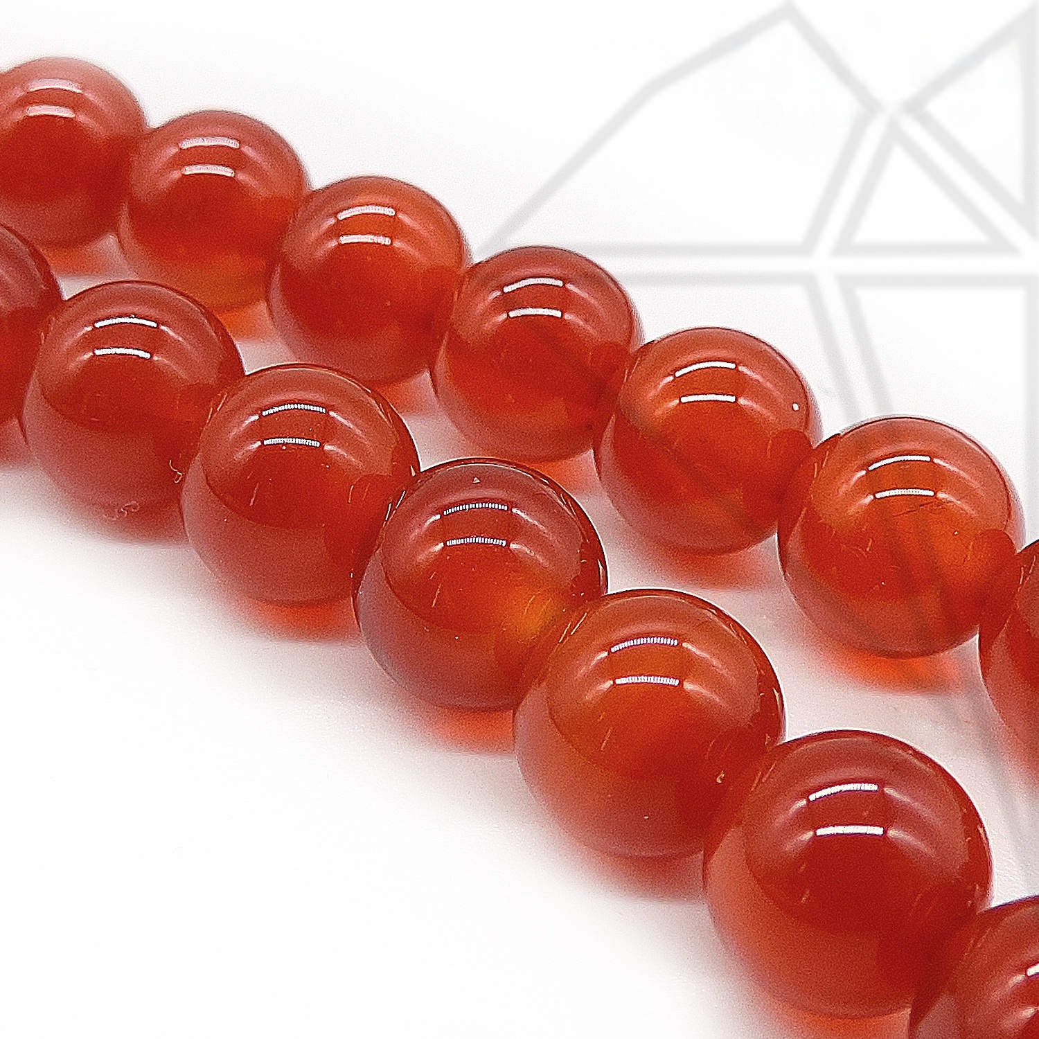 Сердолик круглый гладкий глянцевый 1/2 нити 8 мм