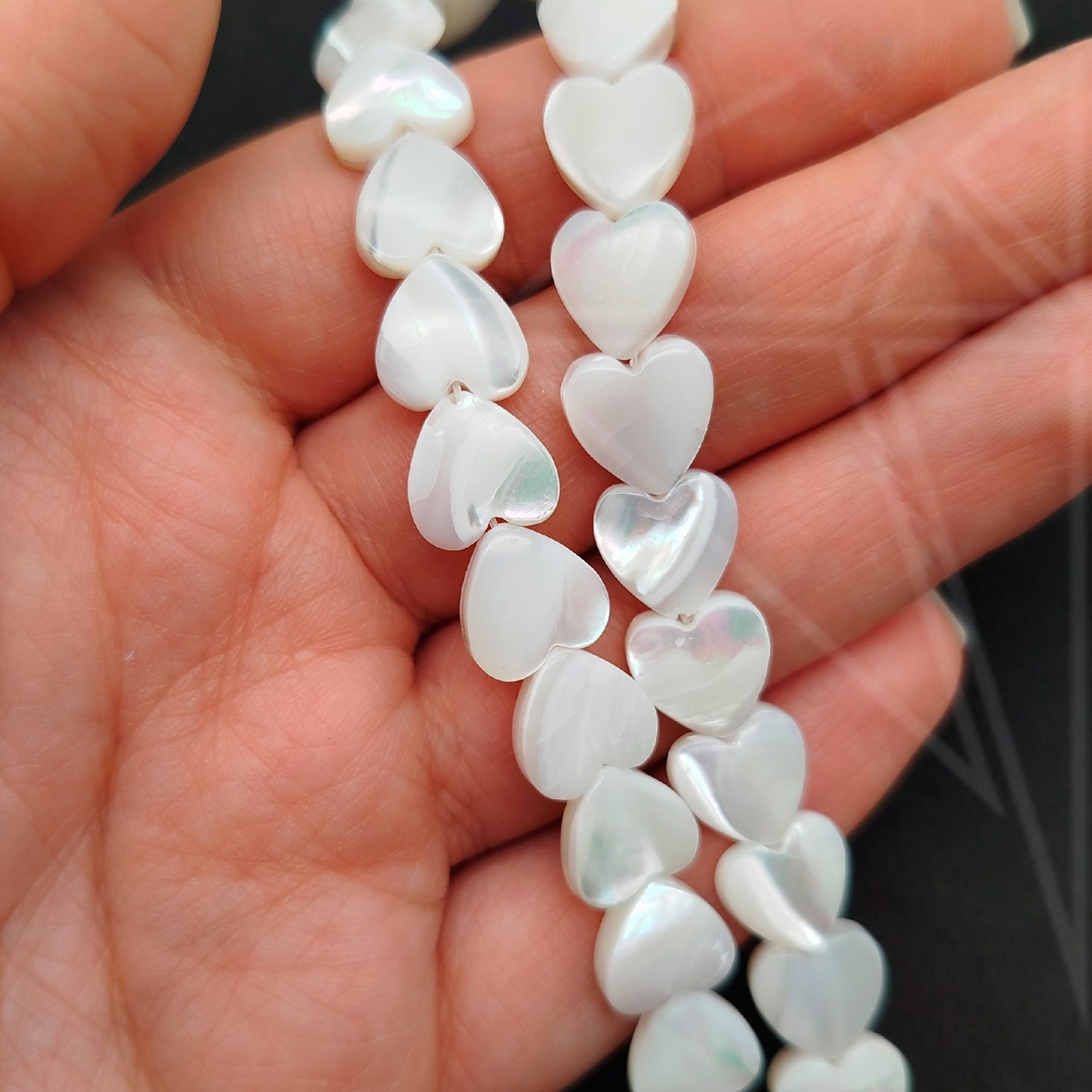 Перламутр белый сердечки 10 мм 1/2 нити