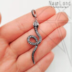 Подвеска змея с белыми фианитами 45 мм (родий)