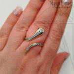 Кольцо безразмерное змея с прозрачными фианитами (золото)