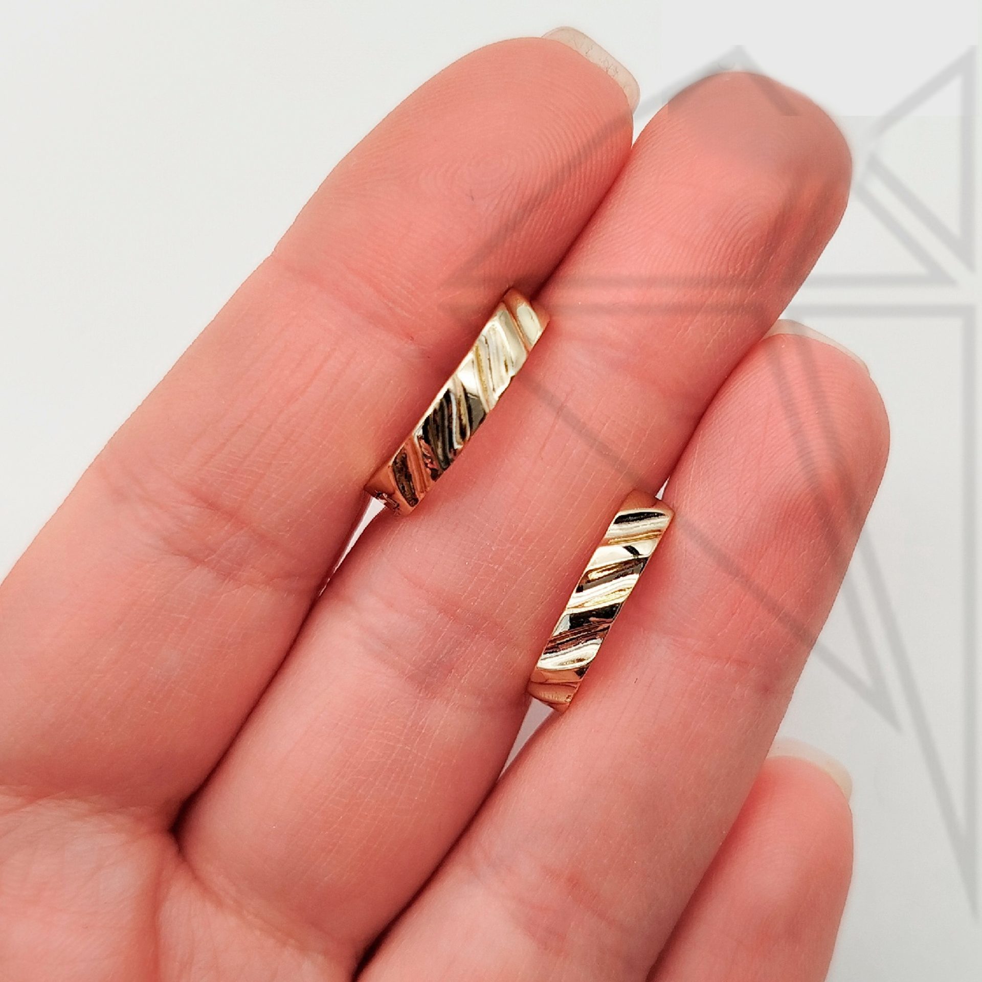 Швензы круглые с рифленой насечкой 18 мм (золото)