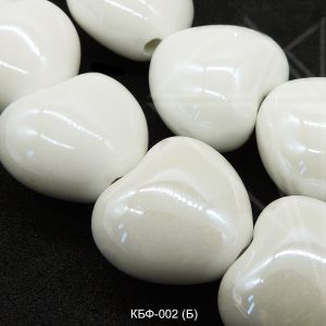 Керамическая бусина белая сердце 12×13 мм 1/2 нити