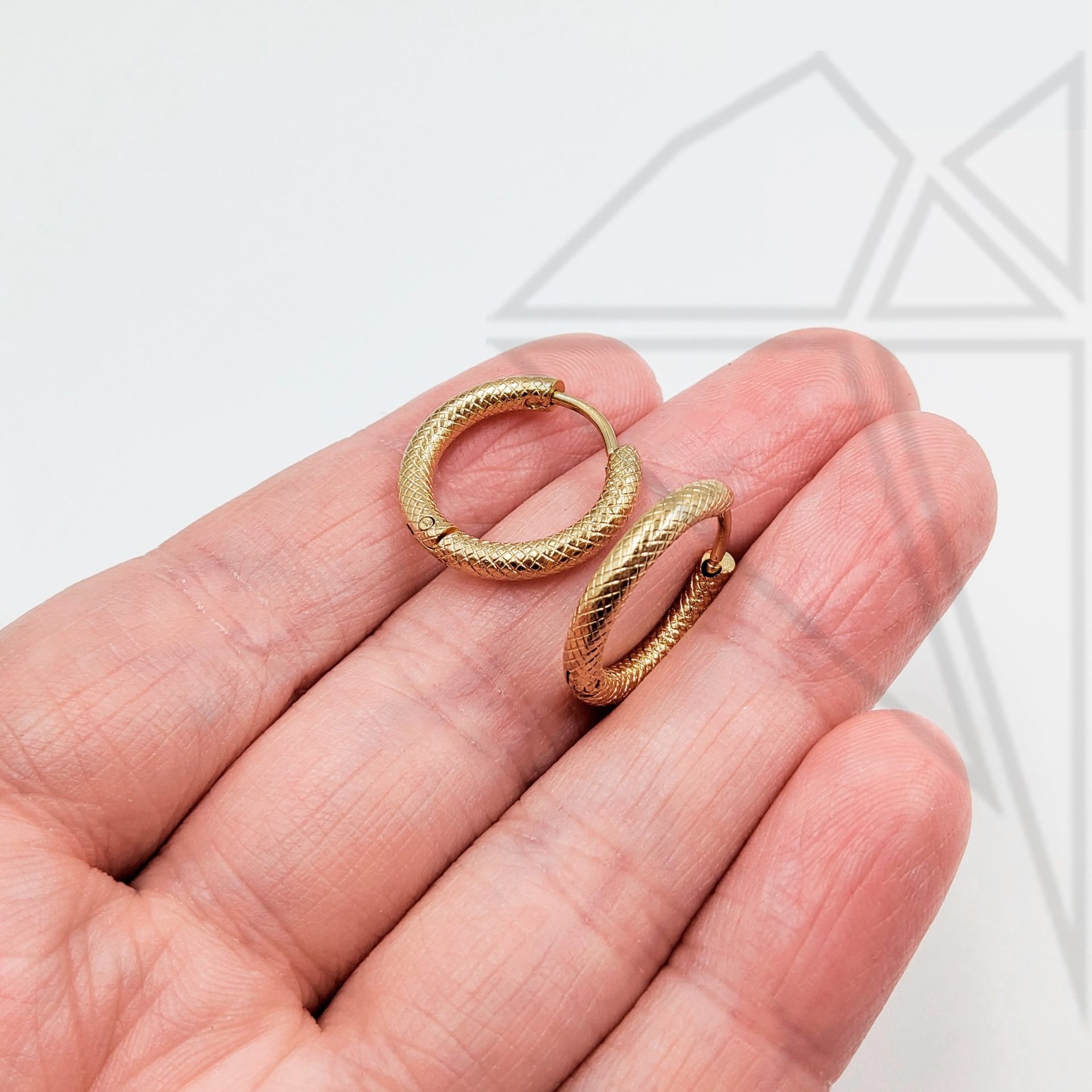 Швензы конго с фактурой сеточка круглые стальные 17 мм (золото)