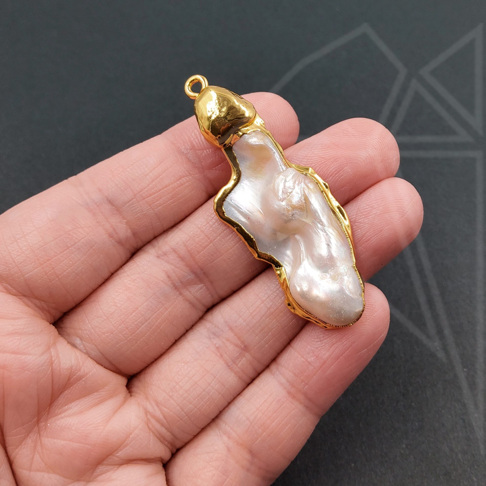 Жемчуг натуральный 1 шт 48х20 мм (золото)